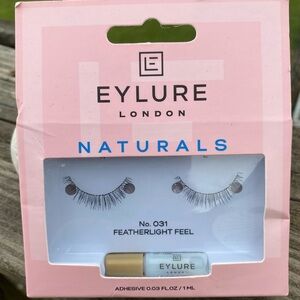Eylure Naturals London no. 031 reusable eyelashes with adhesive featherlight